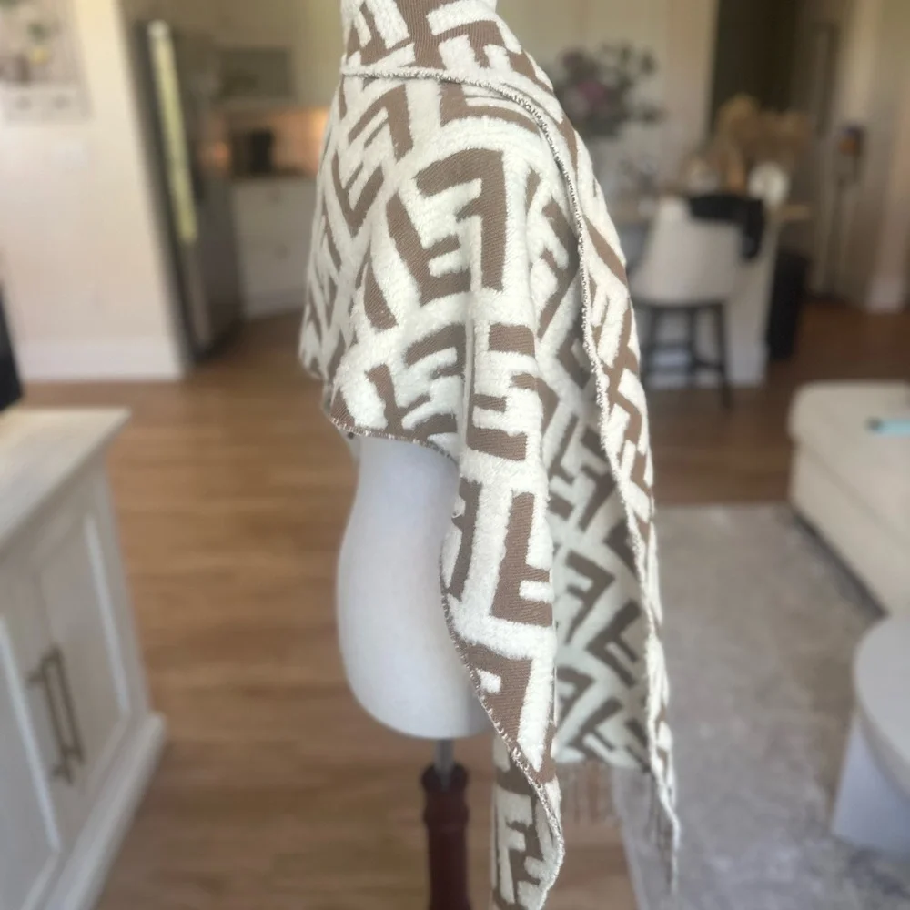 Fendi elegant scarf